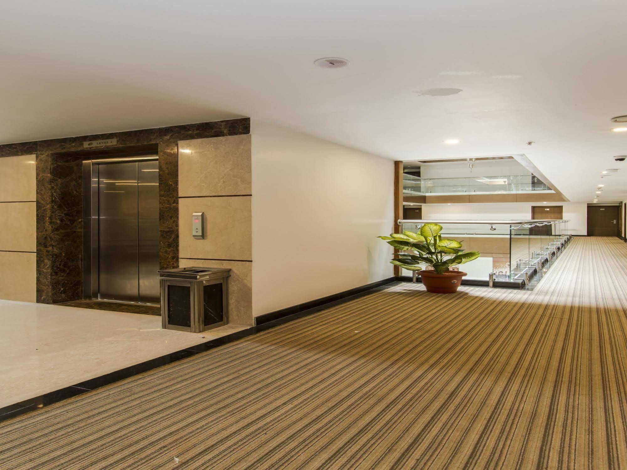 מייזור The Atrium Boutique Hotel מראה חיצוני תמונה